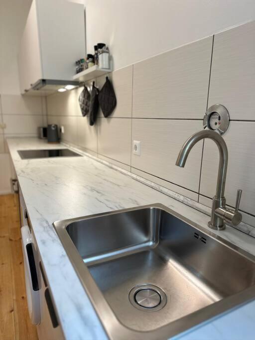 Modernes 2 Zimmer Apartment เบอร์ลิน ภายนอก รูปภาพ