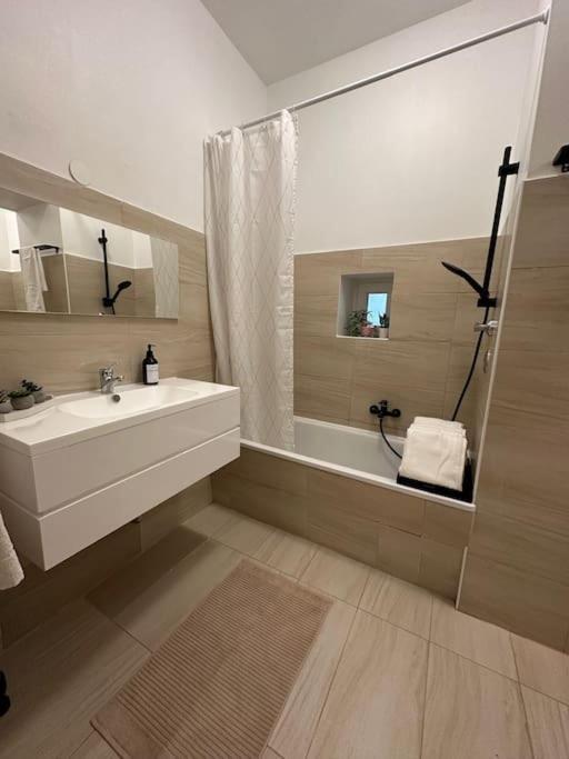 Modernes 2 Zimmer Apartment เบอร์ลิน ภายนอก รูปภาพ