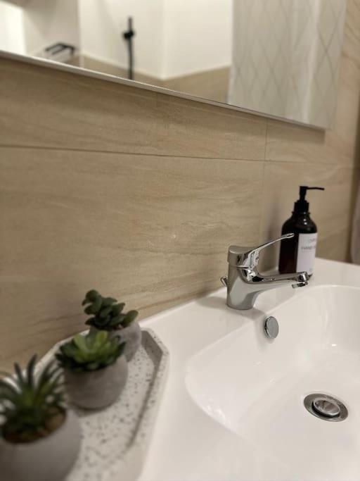 Modernes 2 Zimmer Apartment เบอร์ลิน ภายนอก รูปภาพ